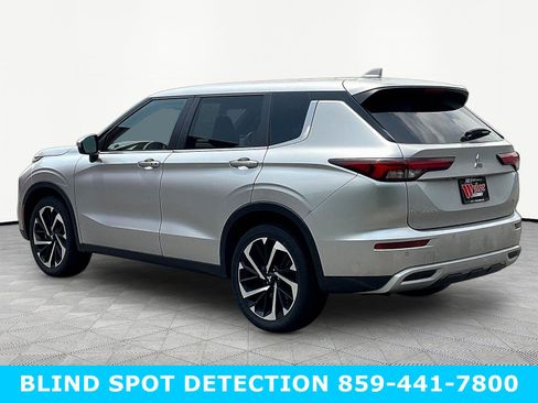 Used 2024 Mitsubishi Outlander SE Black Edition AWD/4WD image 4