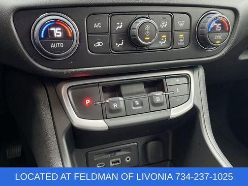 Certified 2024 GMC Terrain SLT image 17