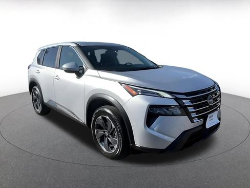 Used 2025 Nissan Rogue SV FWD image 3