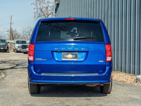 Used 2018 Dodge Grand Caravan SE w/ UConnect Hands-Free Group image 5