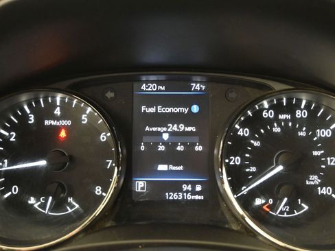 Used 2020 Nissan Rogue SV image 18