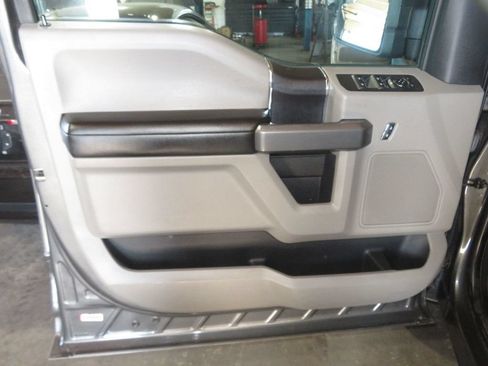 Used 2018 Ford F150 XLT AWD/4WD image 16