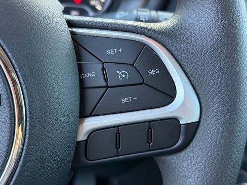 Used 2023 Jeep Renegade Latitude AWD/4WD image 25