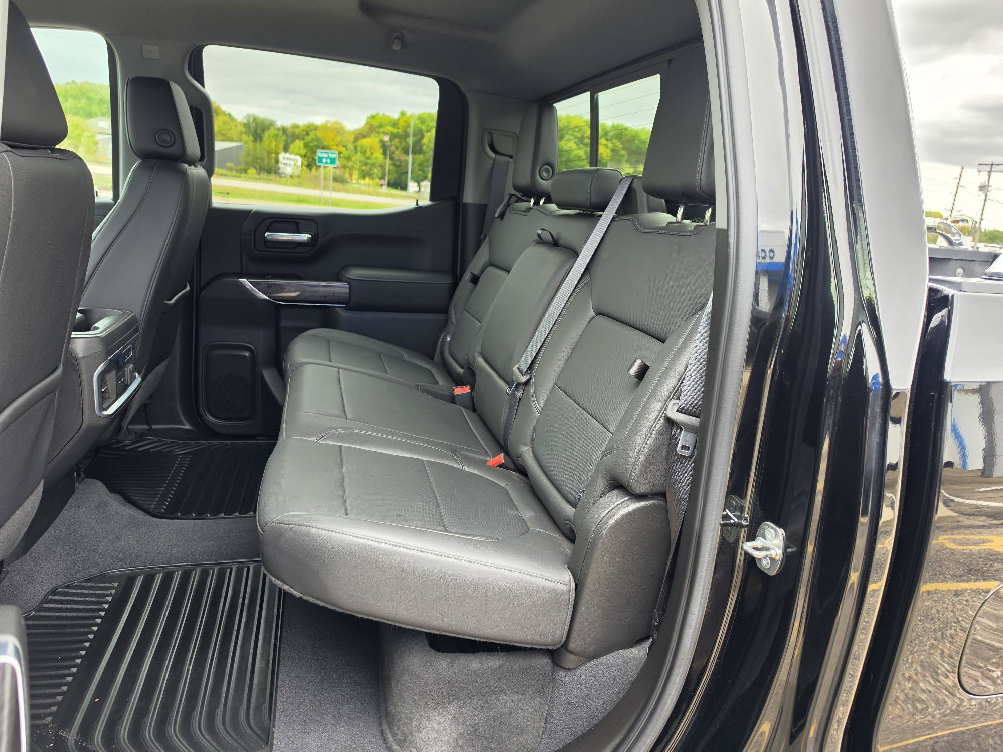 Used 2021 Chevrolet Silverado 1500 LTZ w/ Technology Package AWD/4WD image 5