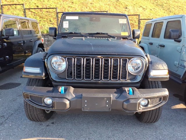 Used 2024 Jeep Wrangler Unlimited w/ Convenience Group AWD/4WD image 12