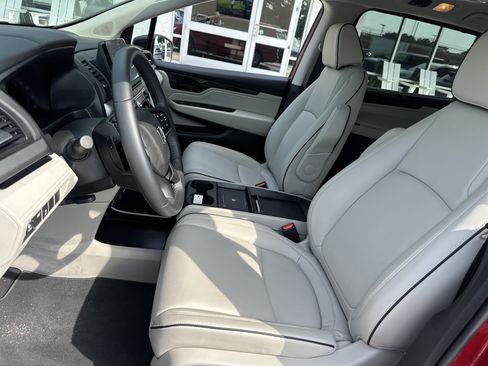Used 2026 Honda Odyssey Touring image 11