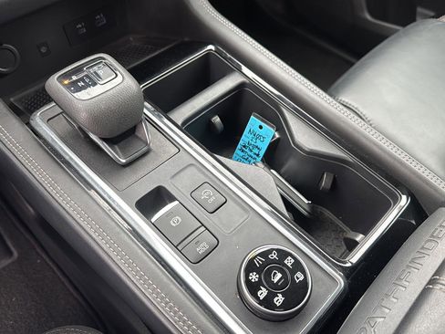 Used 2023 Nissan Pathfinder Platinum image 23