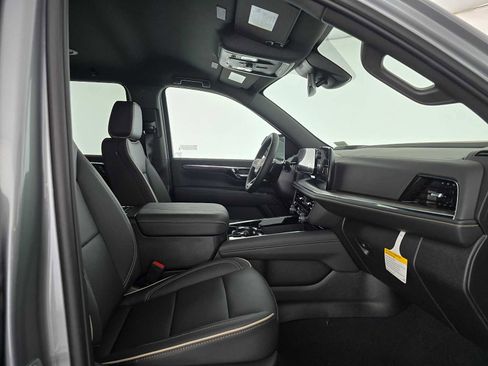 New 2025 Chevrolet Suburban Premier image 10
