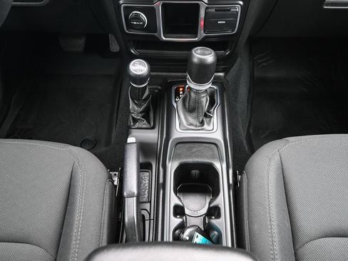Used 2022 Jeep Wrangler Sport AWD/4WD image 28