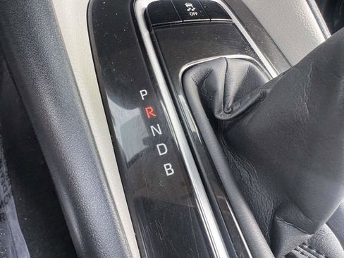 Used 2020 Toyota Corolla LE FWD image 35