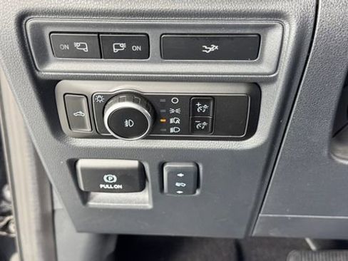 Used 2023 Ford F150 Lariat image 35