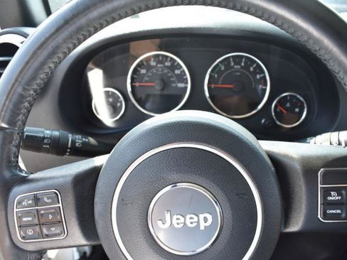 Used 2018 Jeep Wrangler Unlimited Sahara w/ Connectivity Group AWD/4WD image 20