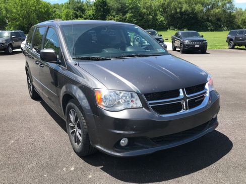 Used 2017 Dodge Grand Caravan SXT FWD image 1