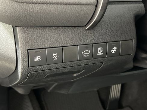 Used 2022 Toyota Camry SE w/ Cold Weather Package image 30