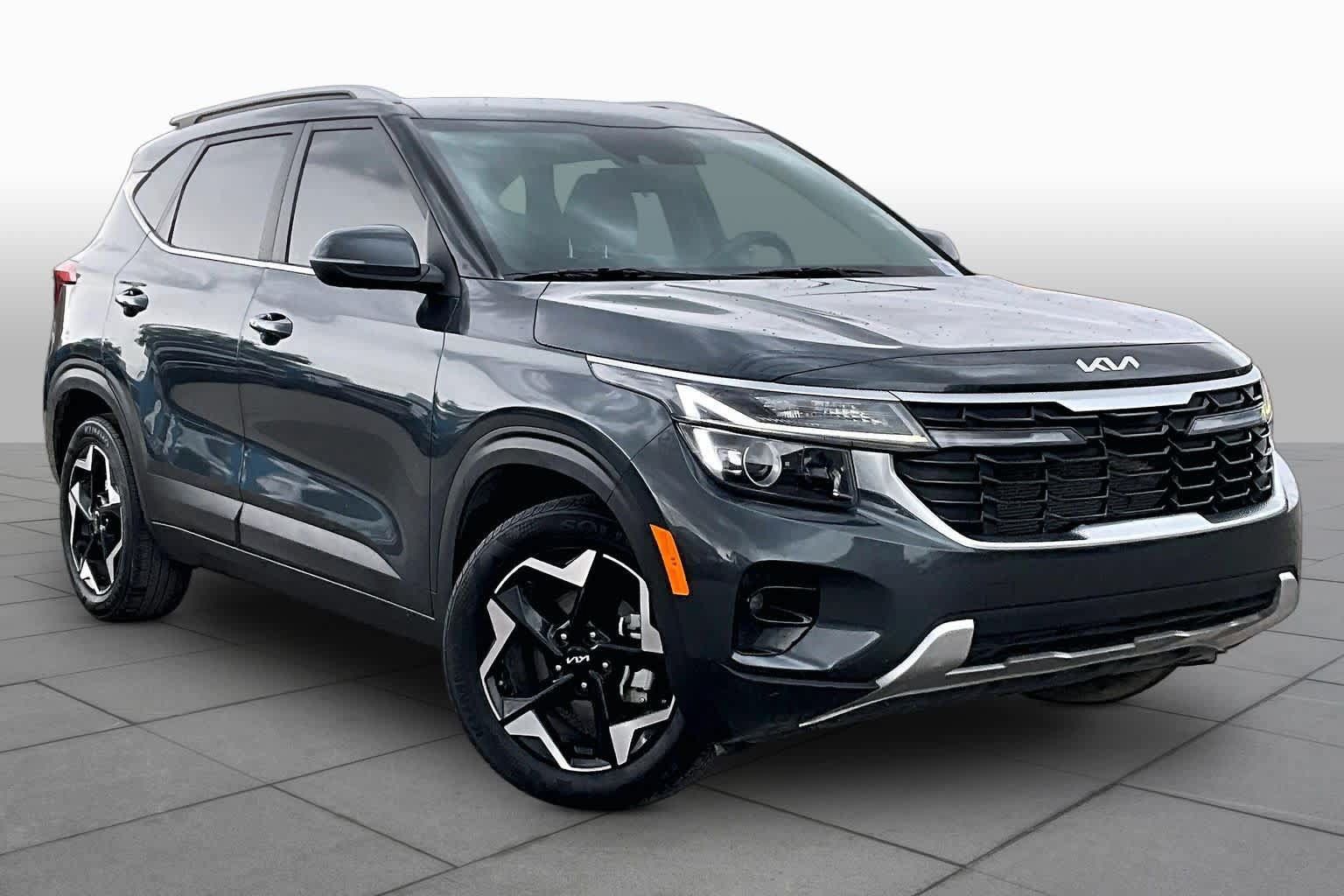 Used 2025 Kia Seltos EX FWD image 3