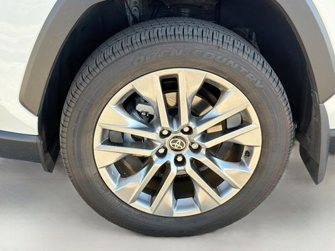 Used 2024 Toyota RAV4 XLE Premium image 38