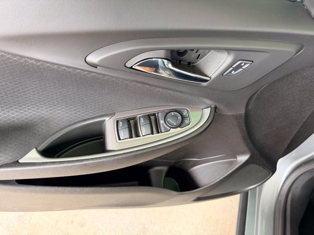 Used 2025 Chevrolet Malibu LS FWD image 11
