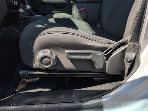 Used 2019 Jeep Wrangler Unlimited Sahara AWD/4WD image 13