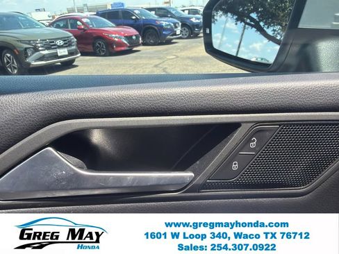 Used 2019 Volkswagen Tiguan SEL FWD image 12
