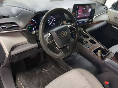 Used 2021 Toyota Sienna LE image 11