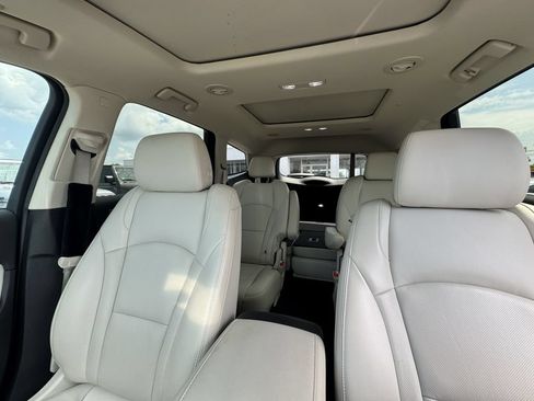 Used 2022 Buick Enclave Essence w/ Experience Buick Package FWD image 11