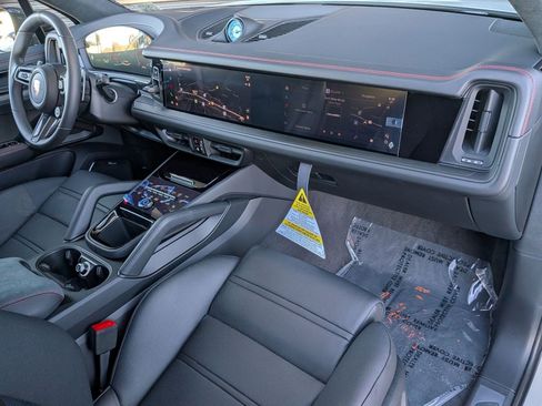 New 2026 Porsche Cayenne GTS AWD/4WD image 27
