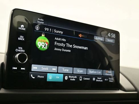 Used 2025 Honda Pilot TrailSport image 11