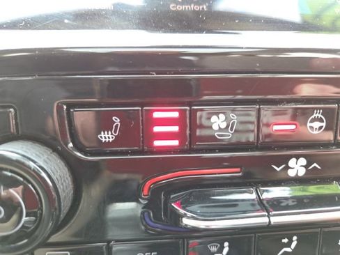 Used 2021 Jeep Grand Cherokee L Limited w/ Luxury Tech Group II image 9