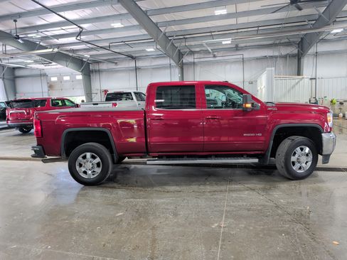 Used 2019 GMC Sierra 2500 SLE w/ SLE Preferred Package AWD/4WD image 2