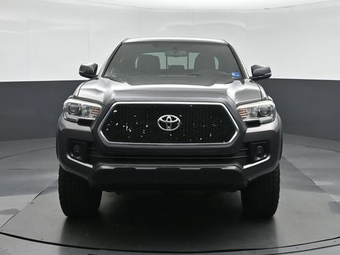 Used 2017 Toyota Tacoma TRD Off-Road w/ Premium & Technology Package AWD/4WD image 2