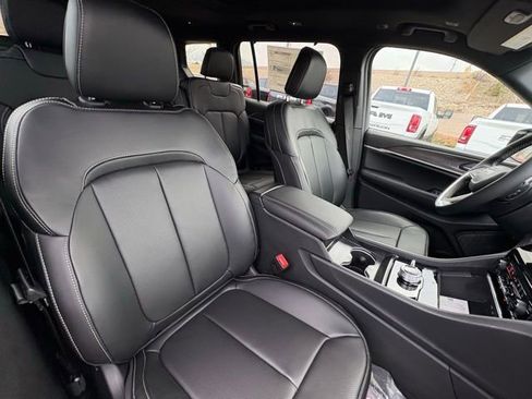 New 2025 Jeep Grand Cherokee L Limited w/ Luxury Tech Group II image 32