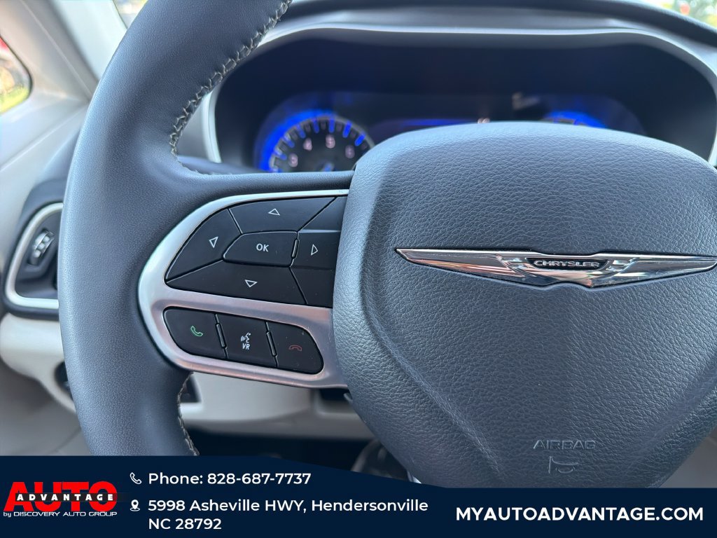 Used 2024 Chrysler Pacifica Touring-L FWD image 23