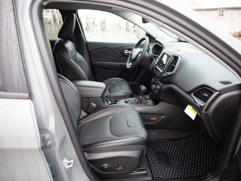 Used 2022 Jeep Cherokee Trailhawk w/ Premium Leather Package image 24