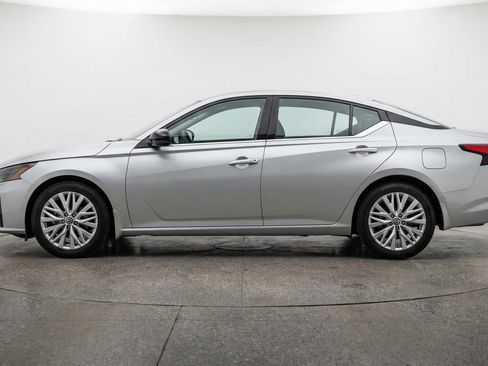 Used 2025 Nissan Altima 2.5 SV image 5