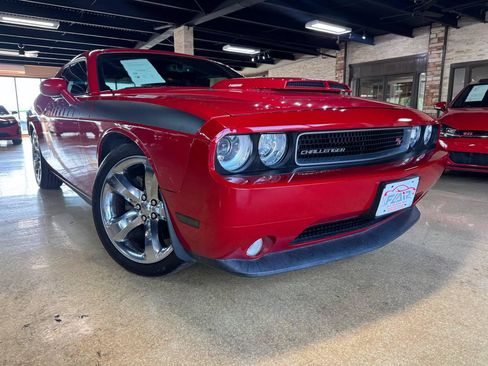 Used 2014 Dodge Challenger R/T RWD image 1