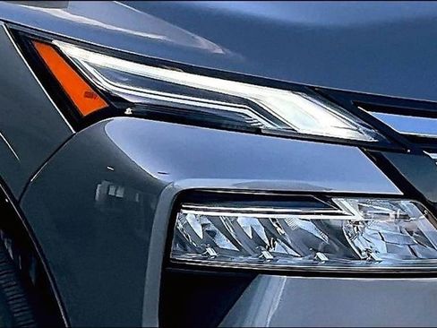 Certified 2025 Nissan Rogue Platinum w/ Platinum Premium Package FWD image 27