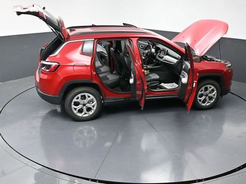 Used 2025 Jeep Compass Latitude AWD/4WD image 67