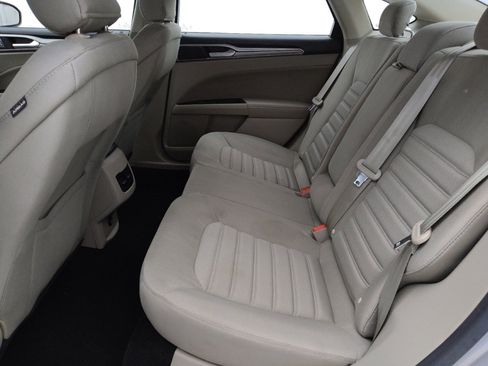 Used 2019 Ford Fusion SE image 18