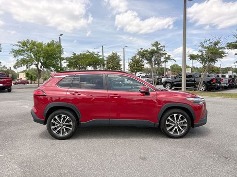 Used 2024 Toyota Corolla Cross XLE FWD image 2