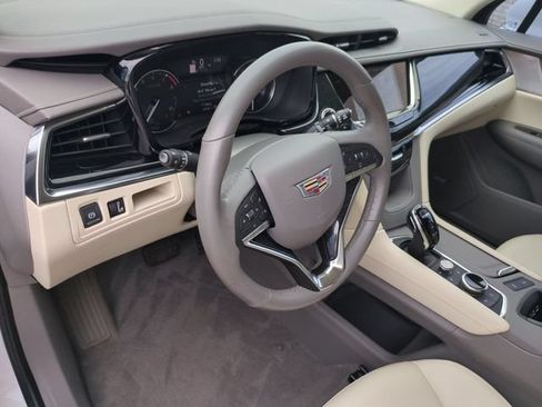 Used 2022 Cadillac XT6 Premium Luxury AWD/4WD image 7