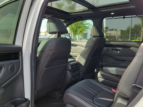 Certified 2025 Honda Pilot TrailSport image 14