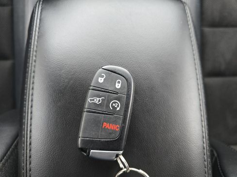 Used 2020 Jeep Grand Cherokee Altitude AWD/4WD image 12