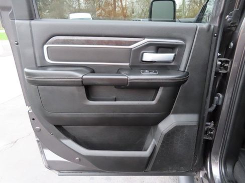 Used 2024 RAM 3500 Big Horn w/ Night Edition image 37