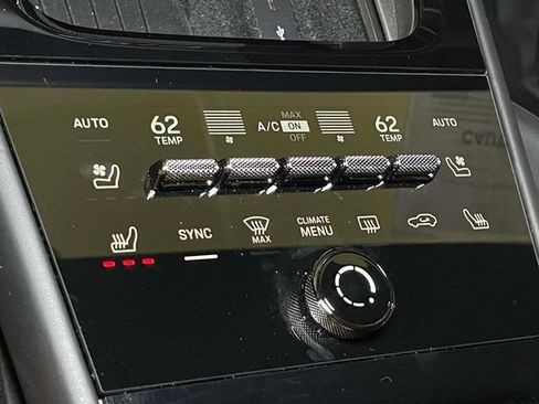 Certified 2025 Porsche Cayenne Coupe AWD/4WD image 34