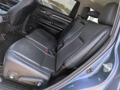 Used 2017 Toyota Highlander Limited FWD image 31
