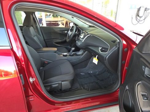 Used 2024 Chevrolet Malibu LT image 35
