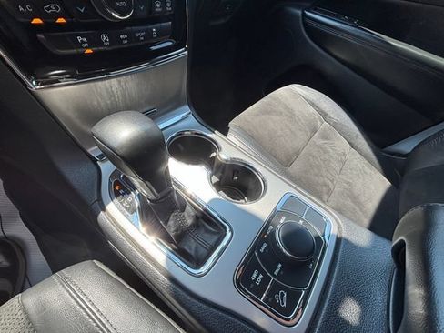 Used 2019 Jeep Grand Cherokee Altitude AWD/4WD image 18