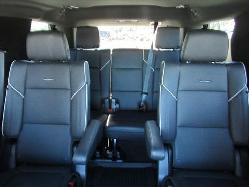 Used 2023 Cadillac Escalade Premium Luxury image 31