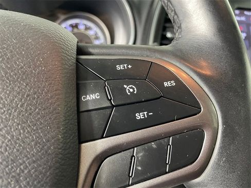 Used 2019 Jeep Cherokee Latitude Plus w/ Comfort/Convenience Group image 10