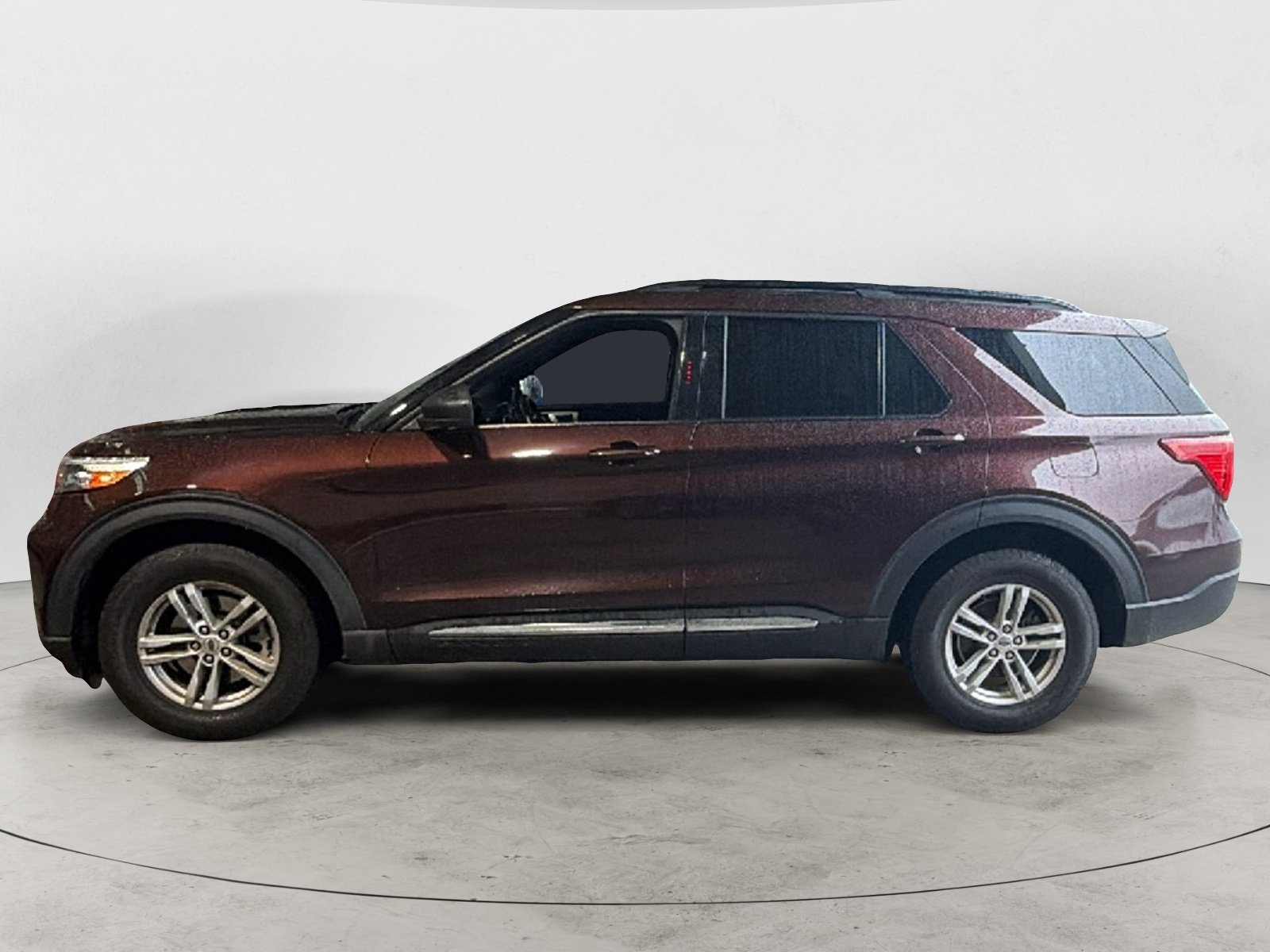 Used 2020 Ford Explorer XLT w/ Comfort Package AWD/4WD image 3